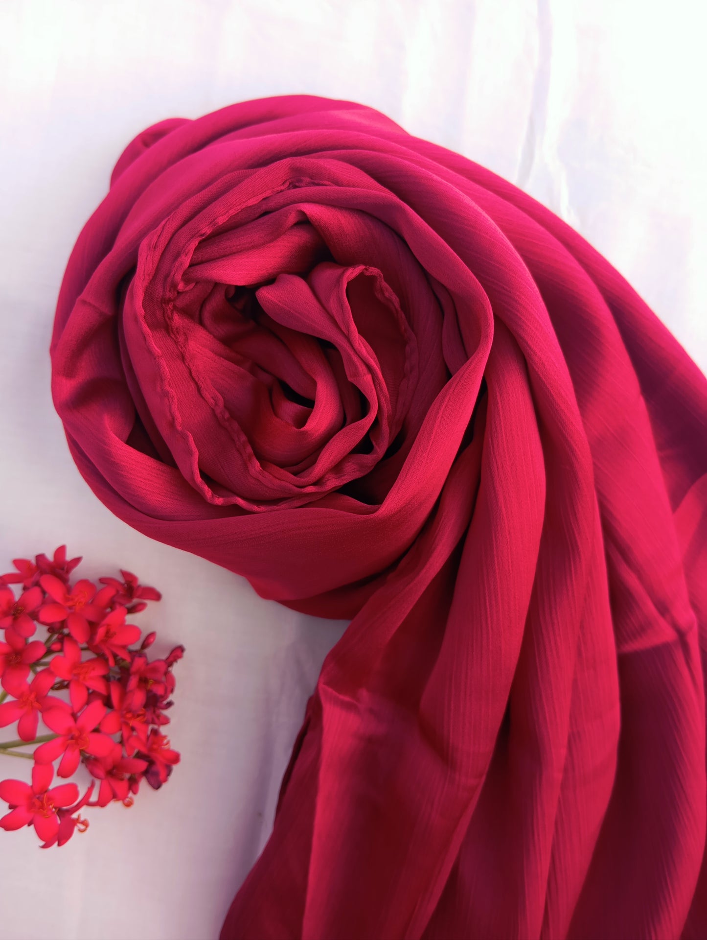 CRIMSON GLOW - Red matte crinkle silk